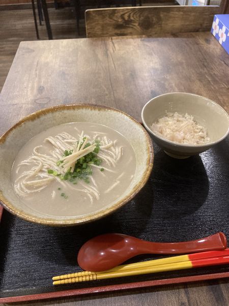 「日替り（濃厚豚骨そば）かけ（４９０円）」@木灰そば 太陽人の写真