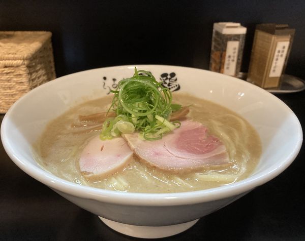 「鶏白湯そば」@らぁ麺 飛鶏の写真