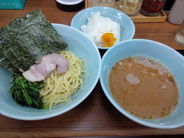 「つけ麺並　６５０円　硬め濃いめライス」@横浜ラーメン 武蔵家 北千住店の写真
