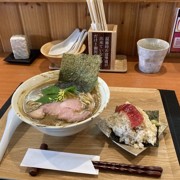 「【限定】中華そばニキ~ミナミマグロ手巻き寿司セット~」@麺屋 轍 豊川店の写真