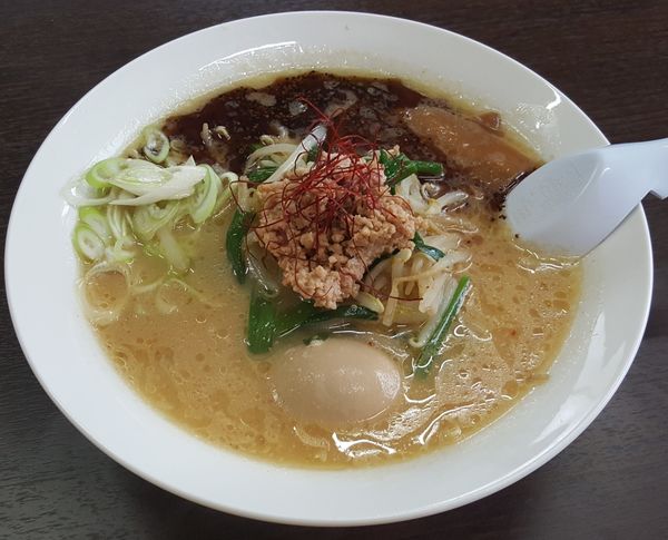 「味噌とんこつ黒ラ～ら～めん」@麺屋結うの写真