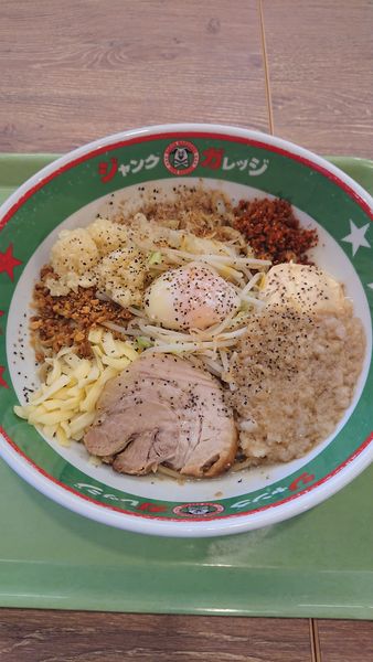 「まぜそば」@ジャンクガレッジ フォレオ菖蒲店の写真