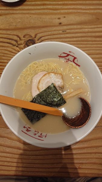 「九十九とんこつラーメン」@九十九ラーメン 津田沼店の写真