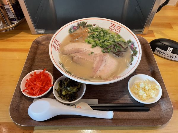 「豚骨ラーメン、替え玉、950円」@麺処 豚のげんこつの写真