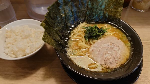 「らーめん　海苔増し」@横浜家系ラーメン 武骨家 相模大野店の写真