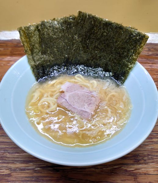 「ラーメン半麺+のり増(900円)」@まこと家の写真