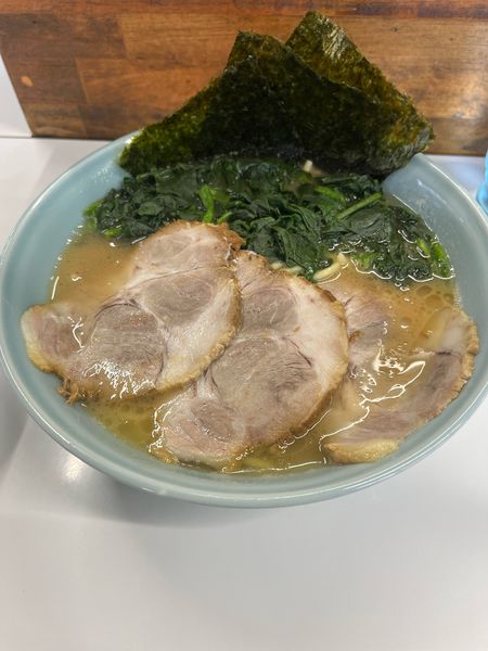 「ラーメン大(1000円)+ほうれん草増し(100円)+チャーシュ」@横浜家系ラーメン 楊喜家の写真