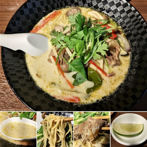 「豚バラ軟骨と秋野菜のグリーンカリーラーメン 1100円」@Little Asiaの写真