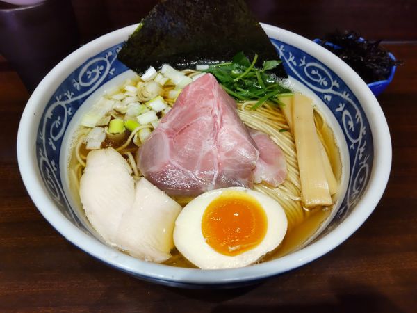 「白醤油煮干しそば＋バラのり」@寿製麺 よしかわ 西台駅前店の写真