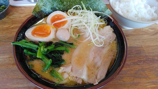 「🉐全部のせ　(豚骨醤油)」@横浜家系ラーメン頂家の写真