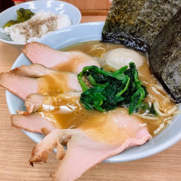 「チャーシューメン並､半熟味玉」@横浜ラーメン 武蔵家 明大前店の写真