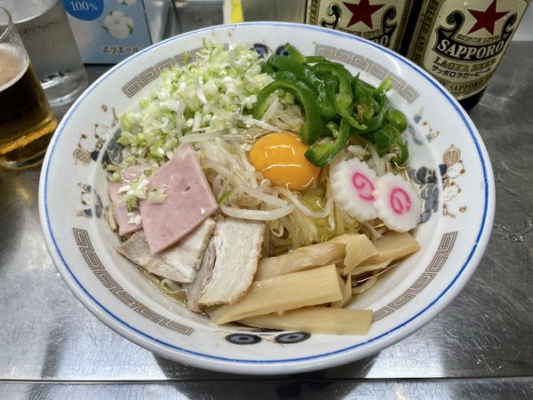 「サッポロラガービール赤星２本 ＋ 竹の子皿 → 五目油そば」@中華そば みたかの写真