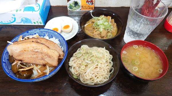 「大盛りもつ煮丼セット 950円」@麺屋こうきの写真