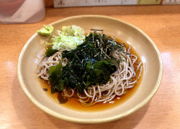 「冷しわかめ(460円)」@越後そば 立石店の写真