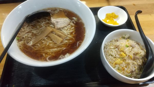 「らー麺セット（らー麺、半炒飯）650円」@ラーメン三吉の写真