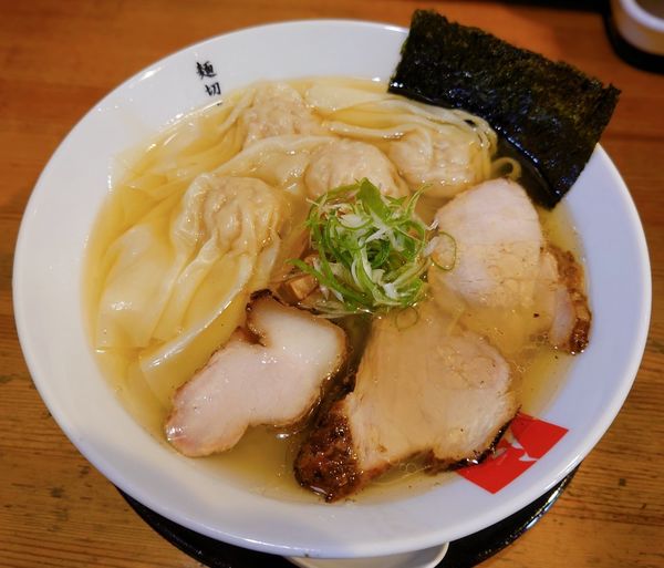 「海老ワンタンメン アサリだしと甘エビ油【限定】」@麺切り 白流の写真