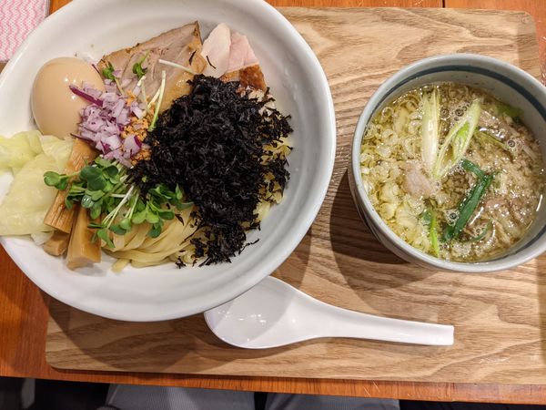 「九条ねぎと国産豚バラのニンニク塩つけ麺」@千日紅の写真