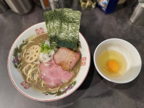 「濃厚煮干しラーメン950円+海苔100円+生卵50円」@西永福の煮干箱の写真