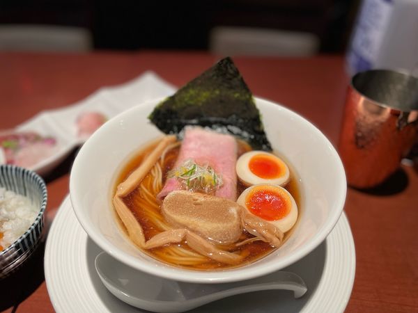 「津軽煮干し中華蕎麦（味玉入り）¥900」@酒肴場 屯の写真