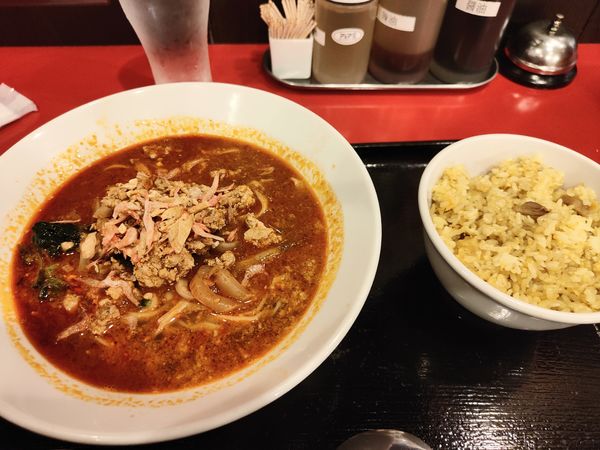 「担々麺＆ゴールデン炒飯（ハーフ）セット」@餃子の安亭 高田馬場店の写真