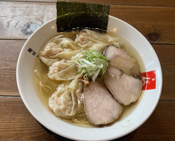 「海老ワンタンメン　アサリだしと甘エビ油・塩・細麺1250」@麺切り 白流の写真