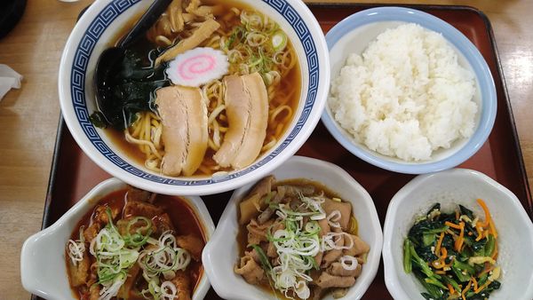 「パンチ食べくらべ定食、Ｂ（ラーメン）セット」@山田うどん 本店の写真