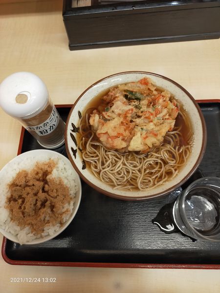 「かき揚げそば＋小ライス」@そばよし 本店の写真