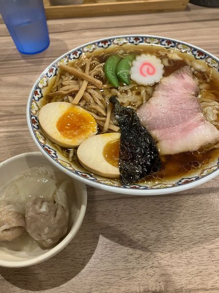 「醤油ワンタン　煮卵トッピ」@くじら食堂 nonowa東小金井店の写真