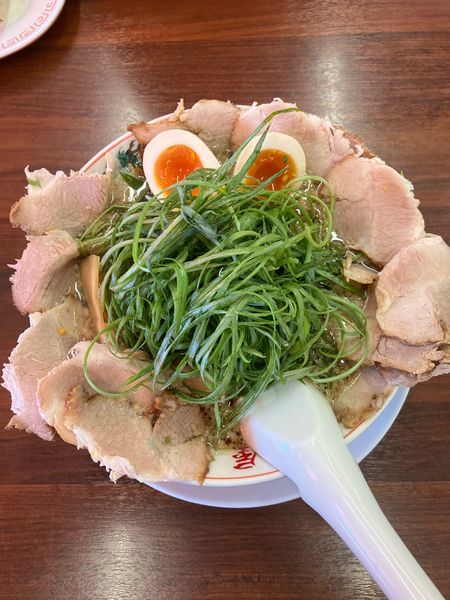 「特製醤油九条ネギ　油多め、味玉、チャーシュートッピ」@ラーメン 魁力屋 東久留米店の写真