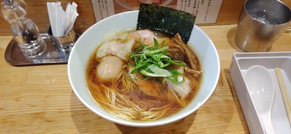「MIXワンタン煮玉子醤油そば（細麺）」@地球の中華そばの写真