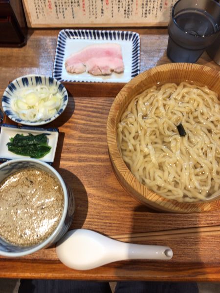 「炭火焼濃厚釜揚げつけ麺　海富そば　880円麺大400g ロースト」@炭火焼濃厚中華そば 威風堂道の写真