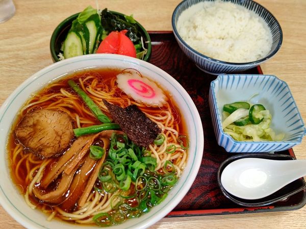 「らーめんセット900円」@すかや 鶴見支店の写真