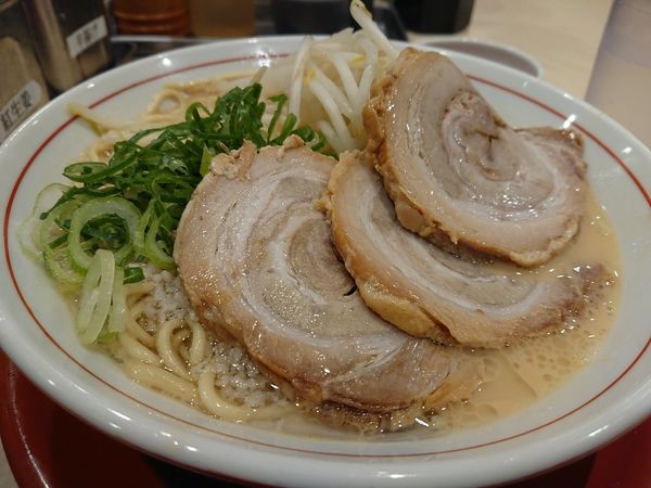 「豚玉らーめん」@替玉千里眼 志木店の写真
