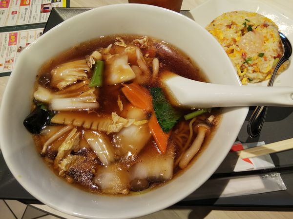 「五目つゆそば＋ハーフ五目炒飯　※ウーロン茶サービス」@中華料理 紅燈籠 有明ガーデン店の写真