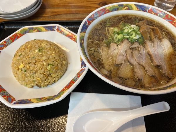 「半チャーシュー麺（麺大盛）炒飯セット」@尾道ラーメン 中村製麺の写真
