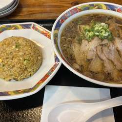 半チャーシュー麺（麺大盛）炒飯セット