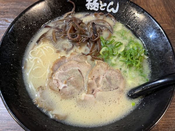 「極とんラーメン（かため）」@極とんラーメン とん匠 FC三原店の写真