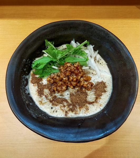 「黒胡麻坦々そば　890円　麺大盛り120円」@麺屋togariの写真