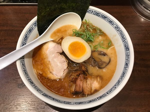「まる得ラーメン　800円」@熊本ラーメン ひごもんず neo 三鷹の写真