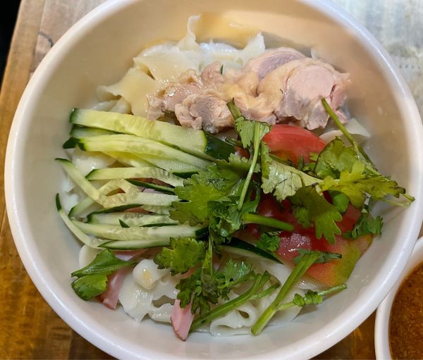 「棒棒鶏涼刀削麺」@西安刀削麺酒楼 三田店の写真