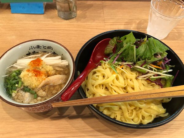 「背脂生姜醤油」@小麦と肉 桃の木の写真