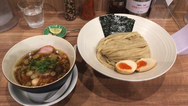 「特製醤油つけ　1600円　中盛100円」@麺処 ほん田 秋葉原本店の写真