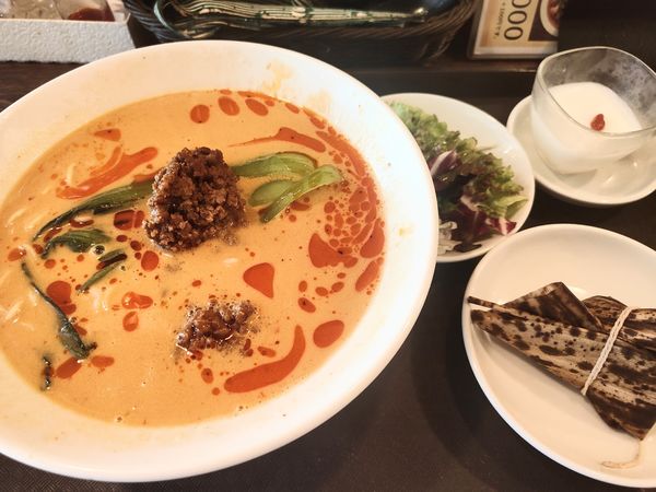 「濃厚ピリ辛担々麺」@PANDA Streetの写真