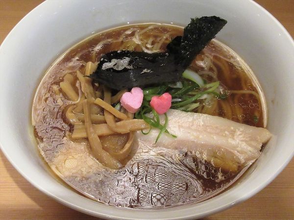 「醤油らぁ麺（1,100円）」@らぁ麺 恋泥棒の写真