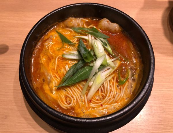 「赤ホルモンラーメン＋〆リゾット」@ホルモンらーめん 8910 白寿 赤坂店の写真