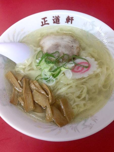 「塩ラーメン　手打ち麺　810円」@正道軒の写真