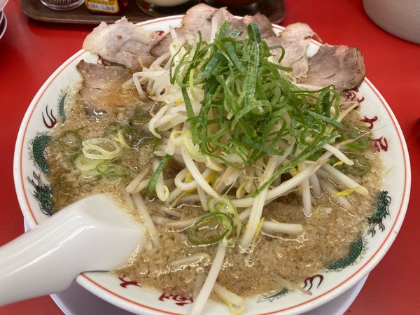 「特製醤油ラーメン(麺硬、背脂多め、モヤシトッピング)」@ラーメン魁力屋 鶴川店の写真