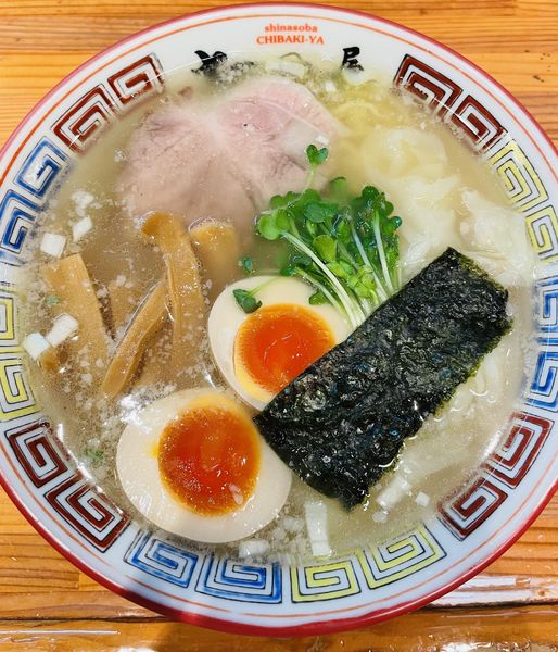 「海老塩ワンタンそば+煮玉子 1100円」@ちばき屋 仙台店の写真