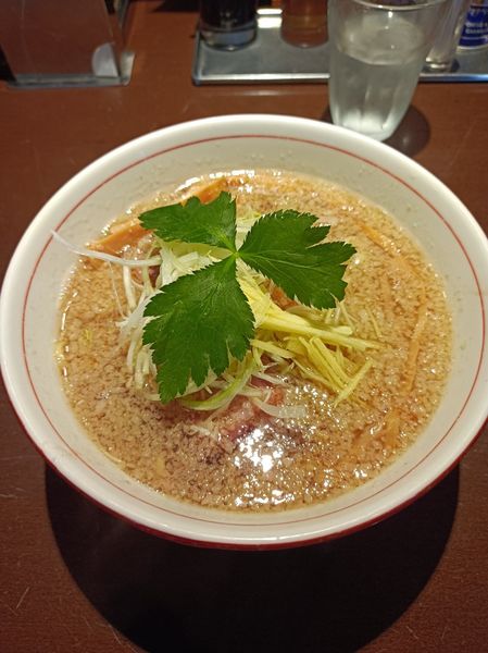 「背脂地鶏中華そば」@麺や 虎徹の写真