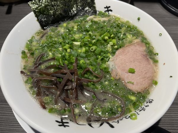 「ねぎラーメン、バリカタ、替玉×2」@博多長浜らーめん いっき 戸塚安行店の写真